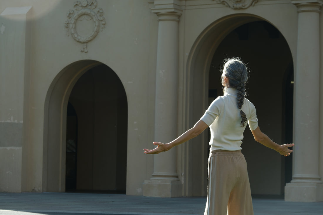 【Wellness】Women's mock-turtleneck worsted fine cashmere top