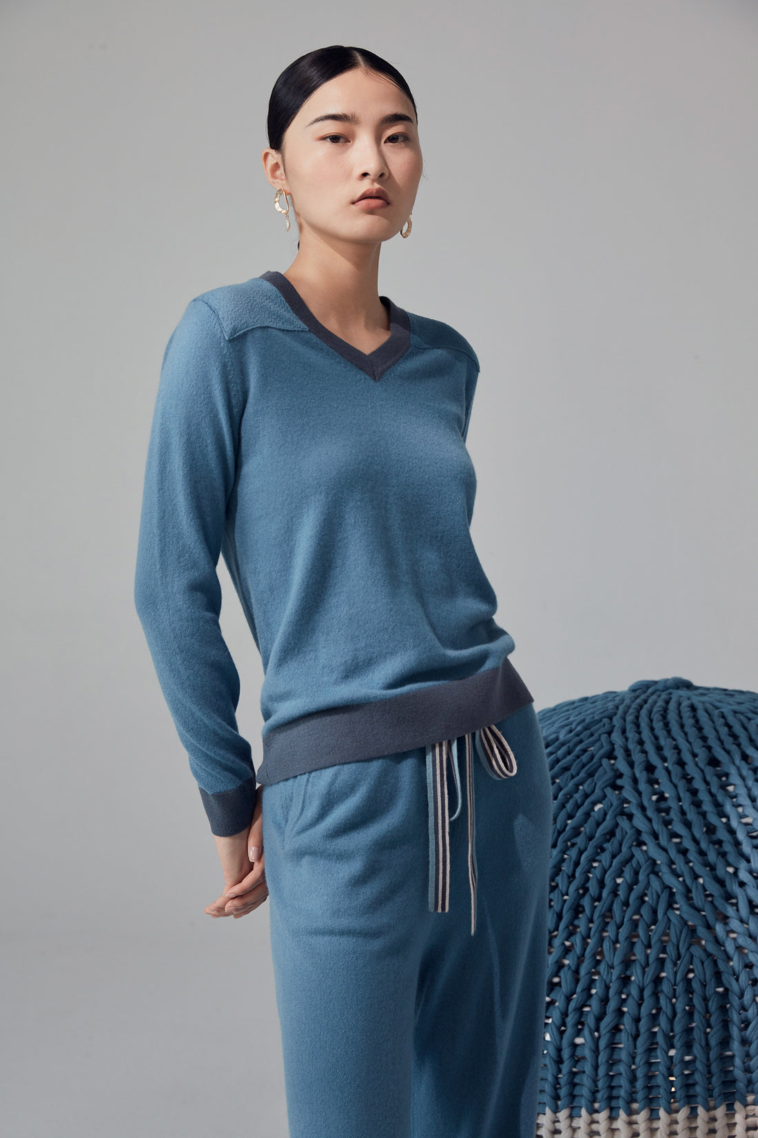 Joint stitch V-neck 100% cashmere jumper