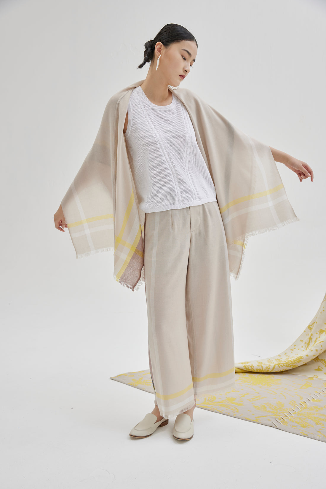 Super fine cashmere U-shape cloak