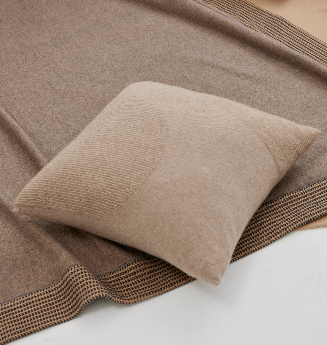 Knitted cashmere cushion