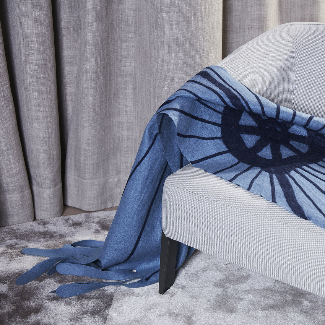 SKY DOME cashmere felt scarf